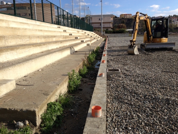 Pre-installazione delle recinzioni Nuova Defim Orsogril al campo da calcio di Catanzaro